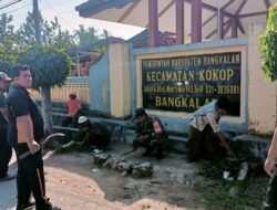 Gotong Royong Koramil 0829-18/Kokop Bersama Forkopimcam dan Warga di Desa Dupok
