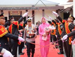 Tradisi Pedang Pora dan Tari Guel Warnai Lepas Sambut Kapolres Aceh Tengah