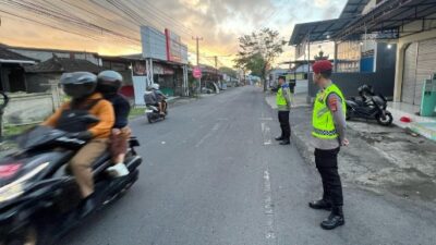 Rutinitas Sat Reskrim dalam Pengaturan Lalu Lintas di Pagi Hari, Untuk Menjamin Keselamatan dan Kelancaran di Jalan