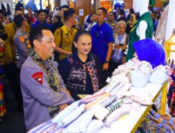 Kapolri Tinjau Bazar Kreasi Bhayangkari Nusantara 2025, untuk Mendorong Pertumbuhan UMKM