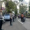 Personil Satresnarkoba Polres Karangasem Atur Lalu Lintas, di Depan SMPN 2 Amlapura