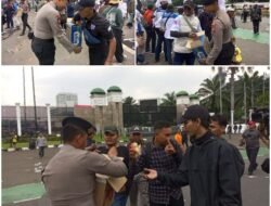 Aksi Simpatik, Polri Bagikan Air Mineral dan Roti, kepada Buruh di Depan DPR/MPR