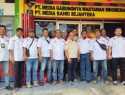 Jumat Berkah, GWI Bagikan Nasi Kotak Gratis untuk Masyarakat Para penguna Jalan