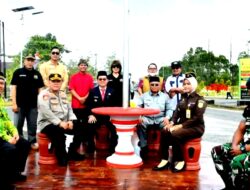 Warga Wajib Kibarkan Merah Putih Satu Bulan Penuh