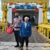 Kepedulian Personil Polsek Padangbai Bantu Penumpang Sakit, dari Yayasan Bunga Bali Menyebrang ke Lombok