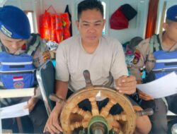 Patroli Rutin Ditpolairud Polda Babel Pastikan Keamanan Wilayah Laut Dari Pelanggaran Pelayaran Dan Penyeludupan Barang Ilegal  Detikperistiwa.co.id  Sebuah kapal motor bernama KM. Risman, yang dinakhodai oleh Anang dengan empat orang anak buah kapal (ABK), menjadi perhatian Ditpolairud Polda Kepulauan Bangka Belitung. Pemeriksaan rutin ini dilakukan sebagai bagian dari upaya menjaga keamanan dan ketertiban di wilayah perairan provinsi.(2/8/2025)  KM. Risman yang diketahui berasal dari Sungailiat. Sedang dalam pelayarannya ketika tim Ditpolairud melakukan inspeksi. Petugas dengan sigap mendekati kapal dan memulai proses pemeriksaan. “Kami melakukan pemeriksaan rutin terhadap setiap kapal yang melintas untuk memastikan kelengkapan dokumen dan tidak adanya kegiatan ilegal,” ujar Anggota Patroli.  Setelah diperiksa secara menyeluruh, muatan kapal teridentifikasi berisi es, pancing, dan ransum. Muatan ini menunjukkan bahwa KM. Risman kemungkinan besar digunakan untuk kegiatan penangkapan ikan atau transportasi logistik terkait perikanan. Yang terpenting, setelah pengecekan detail terhadap semua dokumen kapal dan identitas ABK, tidak ditemukan adanya pelanggaran. Seluruh surat-surat yang diperlukan, mulai dari surat izin berlayar, surat kelengkapan ABK, hingga dokumen terkait muatan, dinyatakan lengkap dan sah.  “Kami mengapresiasi kerja sama nakhoda dan ABK KM. Risman yang kooperatif selama proses pemeriksaan. Ini adalah contoh baik bagaimana sinergi antara aparat dan masyarakat maritim dapat menjaga keamanan bersama,” tambah Anggota Patroli. Dengan hasil pemeriksaan yang nihil pelanggaran ini, KM. Risman diizinkan untuk melanjutkan perjalanannya.  Kejadian ini menegaskan komitmen Ditpolairud Polda Kepulauan Bangka Belitung dalam menjaga kedaulatan laut dan memastikan setiap aktivitas di perairan berlangsung sesuai dengan hukum yang berlaku. “Ptytsl