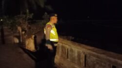 Pastikan Situasi Kamtibmas Kondusif, Satuan Polairud Gelar Blue Light Patrol Menyisir Pantai di Kawasan Destinasi Wisata 