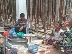 Babinsa Koramil Jagong Gelar Karya Bakti Bersama Warga di Desa Merah Said