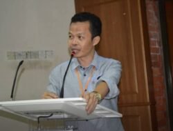 Menyibak Tirai Gulita: Tafsir Kehidupan dalam Bayang Kelam Oleh Maman A Majid Binfas