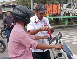 Jelang HUT RI ke -80, DPW IWO Indonesia Provinsi Jambi Berbagi Bendera Merah Putih secara GRATIS