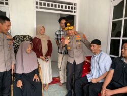 Kapolda Babel Jenguk Anggota Yang Sakit, Ajak Jajarannya Peduli Sesama Rekan Kerja