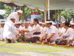 Kapolres Jembrana Hadiri Persembahyangan Bersama Pujawali, di Pura Jagatnatha