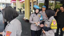 Pemeriksaan Polwan Polres Nganjuk: Seragam Rapi, Medsos Aman, HP Bebas Judol