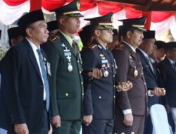Kapolres Karangasem Ikuti Upacara Penurunan Bendera HUT RI Ke-80, di Lapangan Tanah Aron