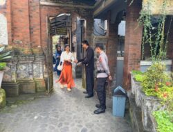 Sat Binmas Polres Karangasem Laksanakan Pengamanan Objek Wisata Taman Tirta Gangga