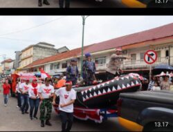 Aksi Tarian Pacu Jalur Hingga Bagi-bagi Bendera Merah Putih Kapolres Basel Warnai Semarak Karnaval HUT Ke 80 RI
