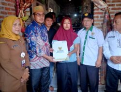 Ketua Dprd Sidoarjo Mengunjungi Rumah Korban Di Candi Pari