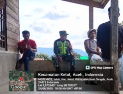 Babinsa Koramil 09/Ketol Gelar Komsos dengan Pemuda Desa Jaluk Bahas Keamanan Desa
