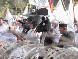 Aksi Unras di Jawa Timur Berjalan Tertib dan Kondusif Kapolrestabes Surabaya Apresiasi Massa Buruh