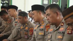 Kapolres banyuasin bersama personil polres Banyuasin melaksanakan solat ghaib dan yasinan mendoakan almarhum Affan