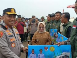 Kapolres Mesuji Menghadiri Panen Raya Sekaligus Menghadiri Penyerahan Bantuan Alsintan Kepada Brigade Pangan