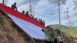 Pertama kali mendera merah putih raksasa berkibar di Linge.