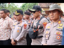 Personil Gabungan Polres Mesuji Yang Di Pimpin Langsung Oleh Kapolres Mesuji, Melaku Kan Pengamanan Aksi Damai Di Pos Alba IV PT. Silva Inhutani