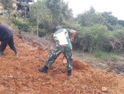 Babinsa Koramil 06/Jagong Gelar Karya Bakti Bersama Warga Desa Berawang Dewal