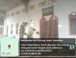 Babinsa Koramil 07/Atu Lintang Gelar Karya Bakti Bersihkan Masjid di Desa Merah Mege