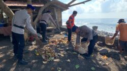 Ciptakan Kawasan Wisata Bersih dan Nyaman, Sat Polairud dan Balawista Jasri Gelar Aksi Bersih-Bersih di Pantai Jasri