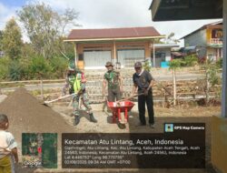Babinsa Koramil 07/Atu Lintang Gelar Karya Bakti Bersama Warga
