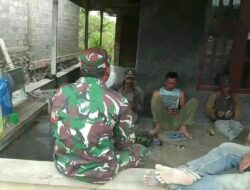 Babinsa Koramil 06/Jagong Gelar Komsos Bersama Warga Desa Jeget Ayu
