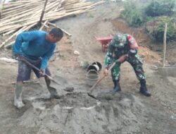Babinsa Koramil 06/Jagong Gelar Karya Bakti Bantu Warga Bangun Pondasi Rumah