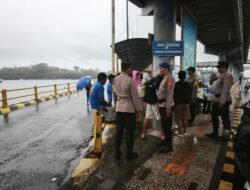 Sat Polairud Polres Karangasem Bersinergi dengan Polsek Kawasan Pelabuhan Padangbai, Perketat Pemeriksaan di Dermaga Padangbai