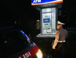 Ciptakan Situasi Kondusif, Personil Polsek Selat Intensifkan Blue Light Patrol di Wilkumnya