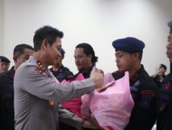 Kapolda Bali Serahkan Bantuan Sosial, kepada Personel PNPP Polri Terdampak Banjir di Mako Brimob Tohpati