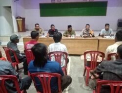 Bhabinkamtibnas Polsek Simpang Pematang Melaksanakan Sambang Dan Binluh Kepada Anggota Sat Linmas Dan Aperatur Desa