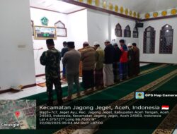 Babinsa Koramil 06/Jagong Salat Subuh Berjamaah Bersama Warga di Masjid Pancasila