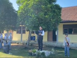 Kasat Narkoba Polres Mesuji Menjadi Pembina Upacara Sekaligus Memberi Kan Himbauan Kepada Remaja Bahaya Nya Narkoba Dan Judi Online