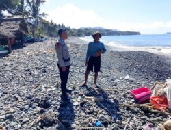 Sat Polairud Karangasem Lakukan Patroli, Sambangi Warga di Pantai Buitan