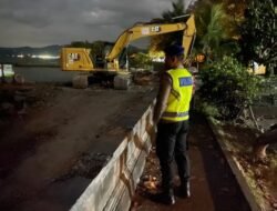 Sat Polairud Polres Karangasem Intensifkan  Blue Light Patrol, Tegus Sapa Pengunjung dengan Senyum Ramah