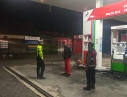 Cegah Gangguan Kamtibmas, Personil Polsek Rendang Gelar Patroli Malam, Pantau Objek Vital SPBU Wilayah Rendang 