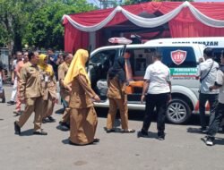 BUPATI Brebes Hj Paramitha Widya Kusuma menyerahkan bantuan Mobil Ambulance dan Mobil Jenazah Milyaran Rupiah