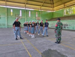 Tingkatan Kedisiplinan dan Kekompakan, Babinsa Berikan Pelatihan PBB kepada Siswa Siswi SMK 3 Negara