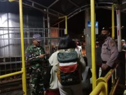 Polsek Padangbai Bersinergi Lakukan Pemeriksaan Identitas Penumpang, Saat  Baru Turun dari Kapal 