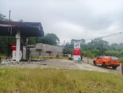 Unit INAFIS Satreskrim Polres Aceh Timur Olah TKP Kebakaran Pertashop di Peureulak Barat