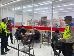 Polsek Rendang Gelar Patroli Dialogis Kamtibmas, Sambangi Para Remaja yang Sedang Nongkrong