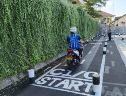 Personil Lantas Arahkan dan Awasi Pelaksanaan Praktek Uji Kemahiran Mengemudi, Bagi Pemohon SIM Baru