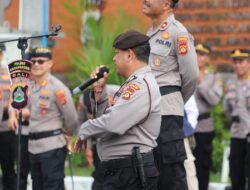 Tingkatkan Semangat dalam Bertugas, Kapolres Karangasem Memotivasi dan Berikan Voucher Belanja kepada Personil