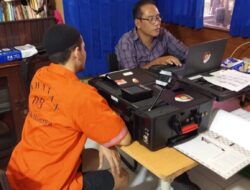 Pastikan Identitas Tahanan, Satreskrim Polres Karangasem Lakukan Sidik Jari Tahanan untuk Melengkapi Berkas Perkara